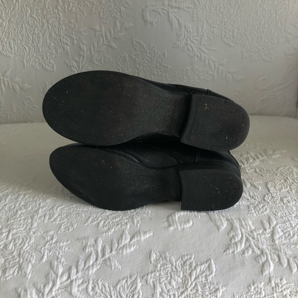 Steve Madden lace up boots. Size 6 - Picture 4 of 7